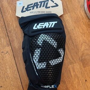 Leatt Air flex pro knee guard.  Black.  Size medium.